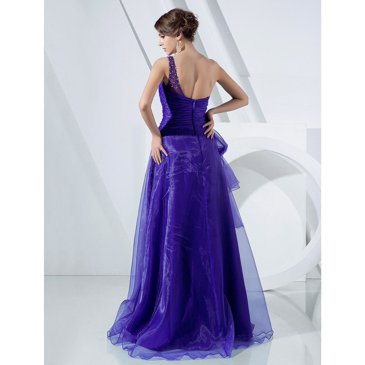 Elegantes A-Linien-Kleid für formelle Abendveranstaltungen, bodenlang, ärmellos, ein Träger, Organza mit seitlich drapierten, kaskadierenden Rüschen